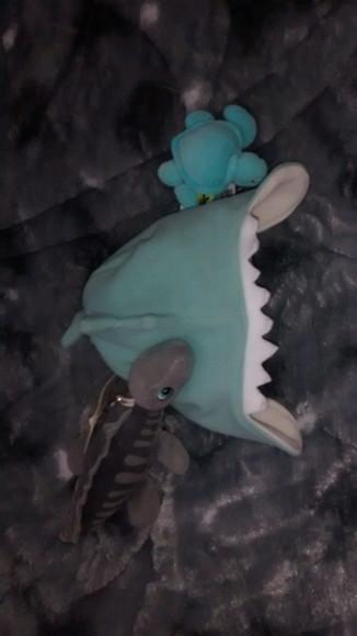 Touca infantil com tapa orelhas Jacaré dinossauro