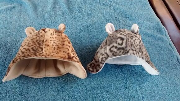 Touca infantil com tapa orelhas Oncinha