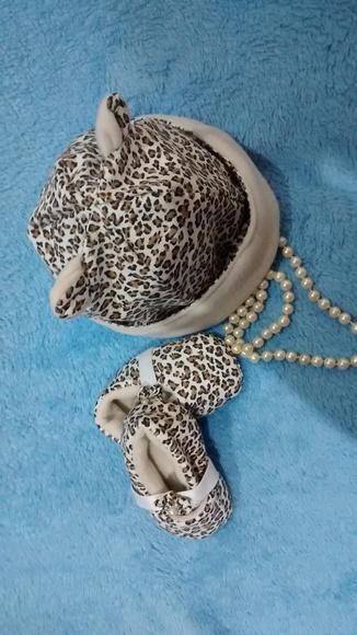 Conjunto touca e sapatinho
