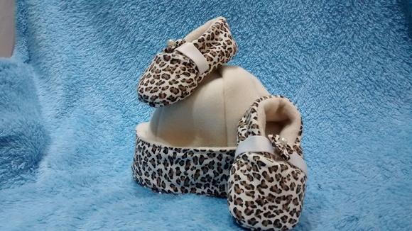 Conjunto touca e sapatinho