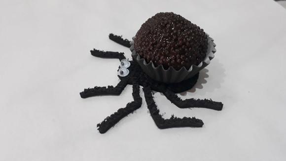 Forminha Brigadeiro Aranha Peluda 22 Unidades