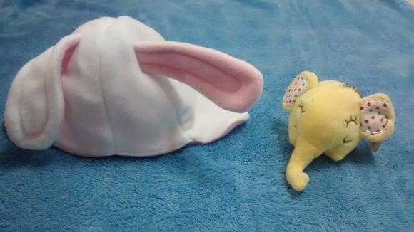 Touca infantil tapa orelhas coelhinho