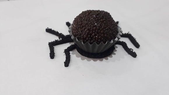 Forminha Brigadeiro Aranha Peluda 22 Unidades