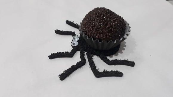 Forminha Brigadeiro Aranha Peluda 42 Unidades