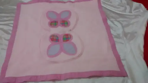 Manta de bebê que transforma em almofada