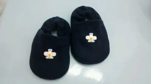 Pantufa com aplique -meninos 0 a 2 anos