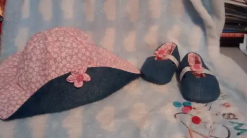 Conjunto chapéu e sapatinho para bebês