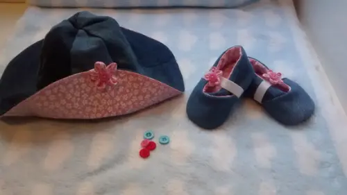 Conjunto chapéu e sapatinho para bebês