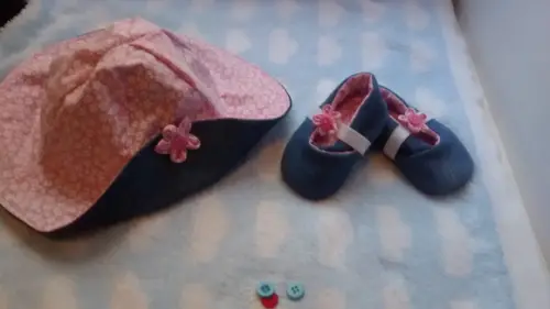 Conjunto chapéu e sapatinho para bebês