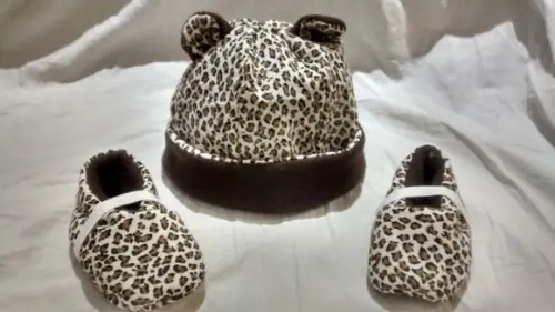 Conjunto touca e sapatinho