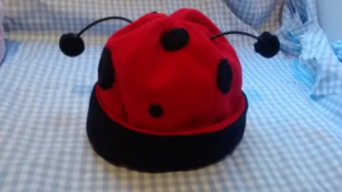 Conjunto touca e sapatinho joaninha