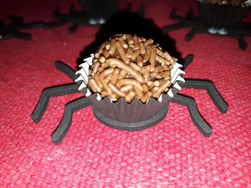 Forminha brigadeiro Aranha 22 unidades