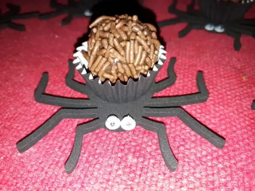 Forminha brigadeiro Aranha 22 unidades