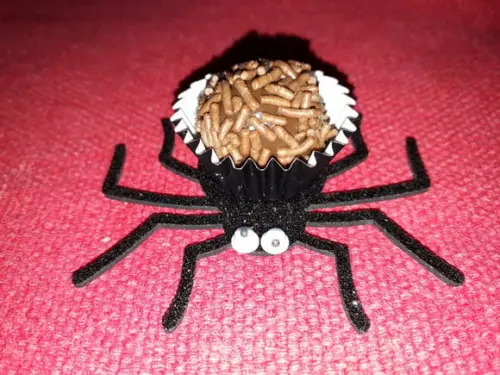 Forminha brigadeiro Aranha brilho 22 unidades