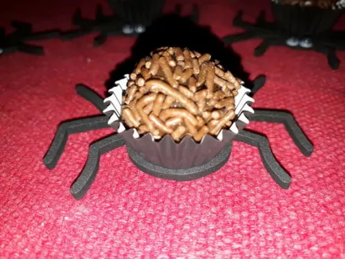 Forminha Brigadeiro Aranha 44 Unidades