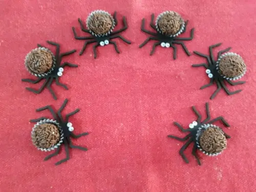 Forminha Brigadeiro Aranha 44 Unidades