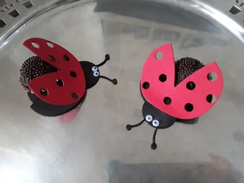 Forminha para Doces e Brigadeiro Joaninha Divertida 44 Unid