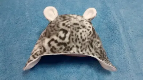Touca infantil com tapa orelhas Oncinha