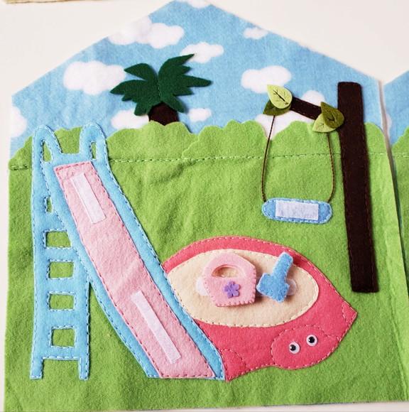 Livro Interativo Casinha Bonecas Feltro Inter 3 Bonecas