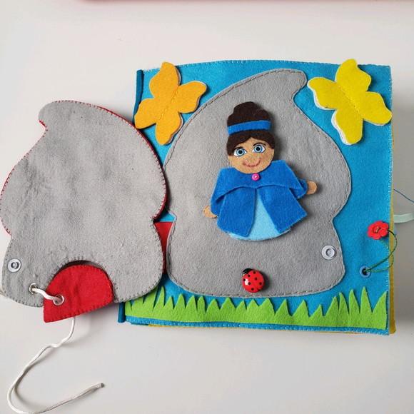 Livro Sensorial Interativo Cogumelo Casinha em Feltro
