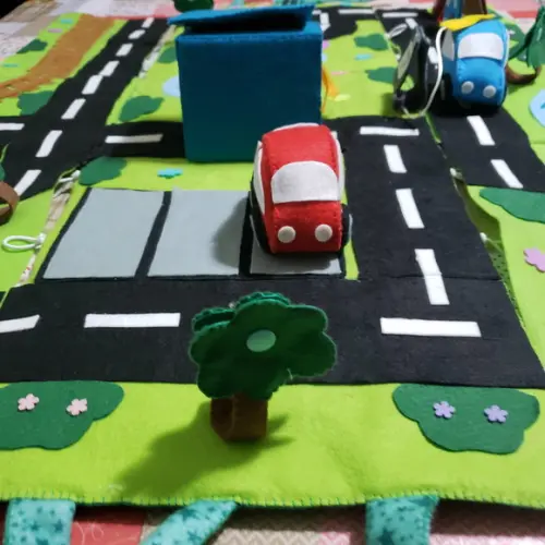 Bolsa Interativa Pista de Corrida com Carrinhos em Feltro