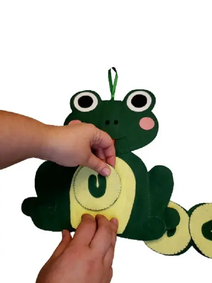 Fantoche Sapo das Vogais em Feltro