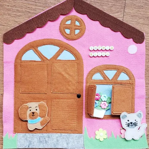 Livro Interativo Casinha Bonecas Feltro Básico 2 Bonecas