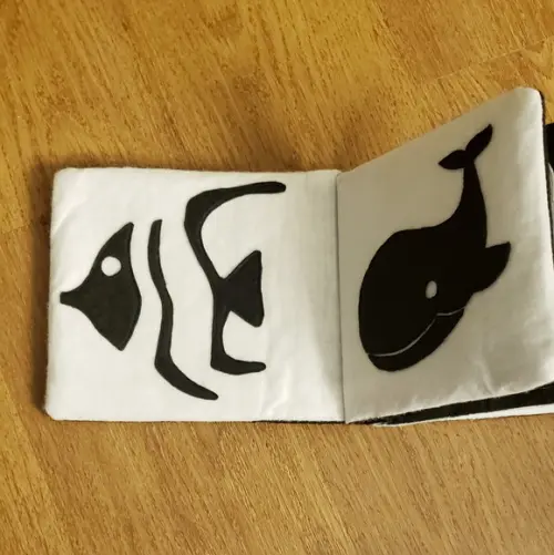 Livro Sensorial Fofobook Preto e Branco para Bebê em Feltro