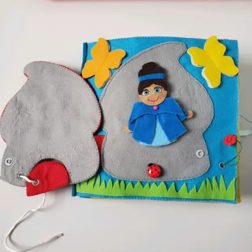 Livro Sensorial Interativo Cogumelo Casinha em Feltro