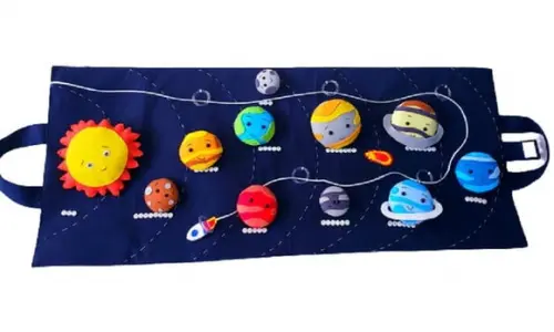 Maletinha Sistema Solar em Feltro com Alinhavo