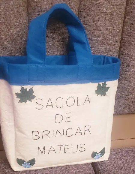 Sacolinha de Brincar com Atividades Interativas em Feltro