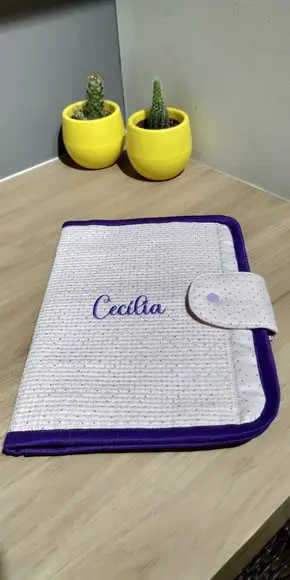 Capa caderneta de vacinação - Roxa com bolinhas