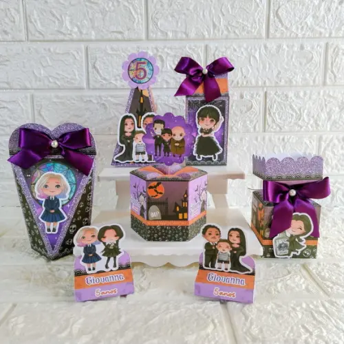 Kit 46 Peças Lembrancinhas Personalizadas Wandinha