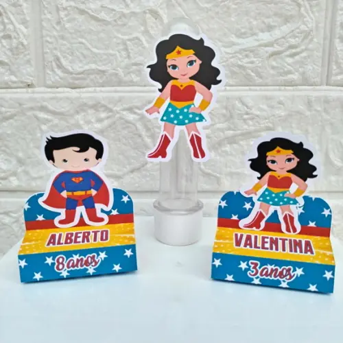 Kit 75 Lembrancinhas Super Homem e Mulher Maravilha
