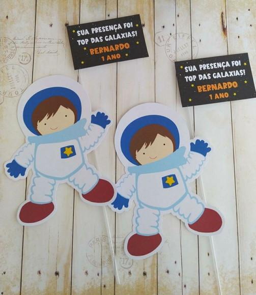 Centro de Mesa Personalizado Astronauta com canudo acrílico