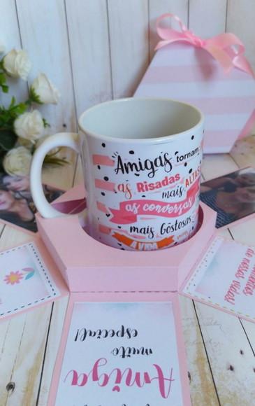 Caixa surpresa com caneca amigas