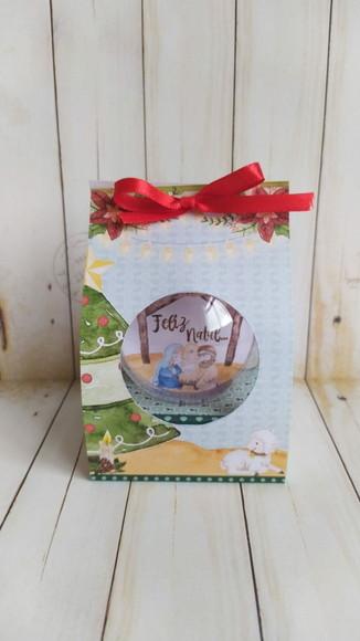 Caixinha com Bolinha de Natal Menino Jesus Presente