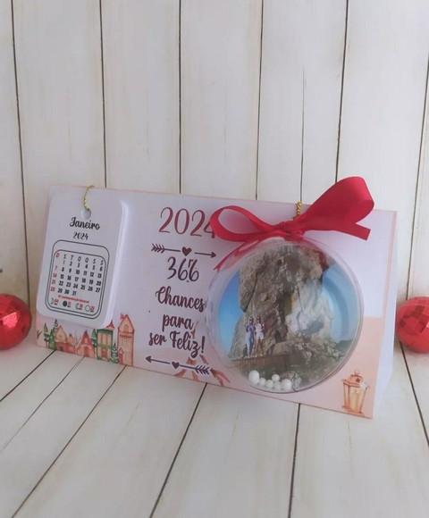 Calendário de Mesa com Esfera Natal Brinde Fim de Ano