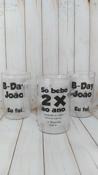Caneca Acrílica Personalizada Só Bebo 2 Vezes ao Ano