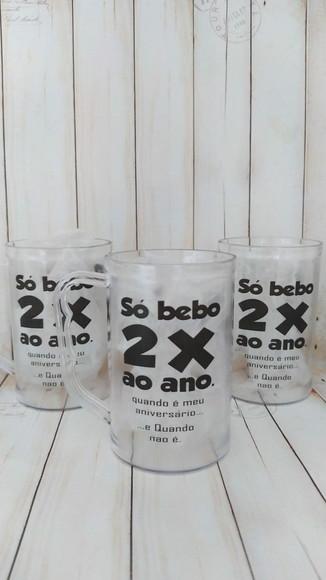 Caneca Acrílica Personalizada Só Bebo 2 Vezes ao Ano
