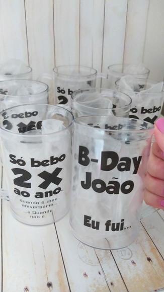Caneca Acrílica Personalizada Só Bebo 2 Vezes ao Ano