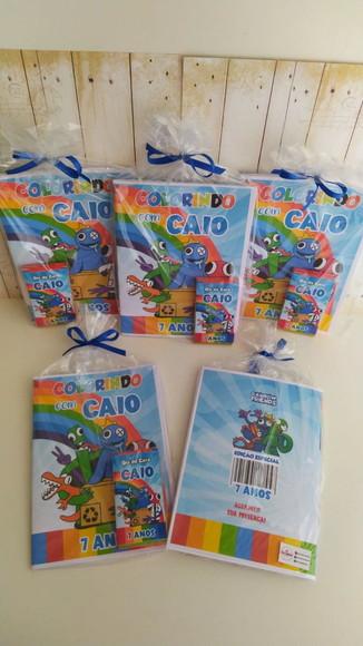Livrinho de Colorir com Giz de Cera Raibow Friends
