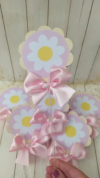 Aplique Centro de Mesa Margaridas Personalizado para aniversário