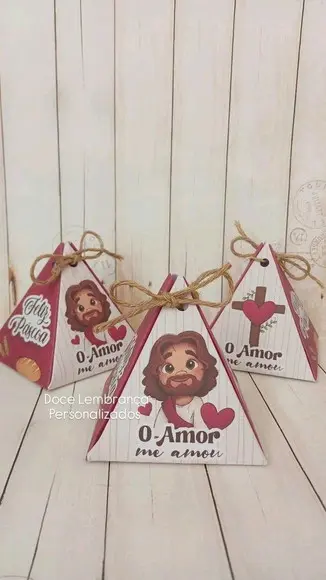 Caixa Pirâmide Jesus Páscoa Cristã Lembrancinha com Bombom