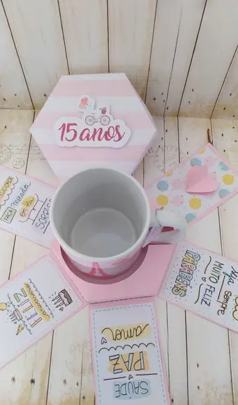 Caixa Surpresa Com Caneca 15 Anos
