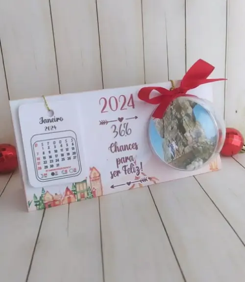 Calendário de Mesa com Esfera Natal Brinde Fim de Ano