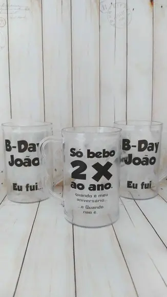 Caneca Acrílica Personalizada Só Bebo 2 Vezes ao Ano
