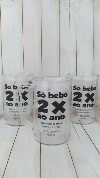 Caneca Acrílica Personalizada Só Bebo 2 Vezes ao Ano