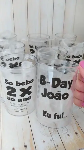 Caneca Acrílica Personalizada Só Bebo 2 Vezes ao Ano