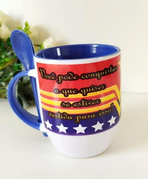 Caneca com colher personalizada Mulher Maravilha